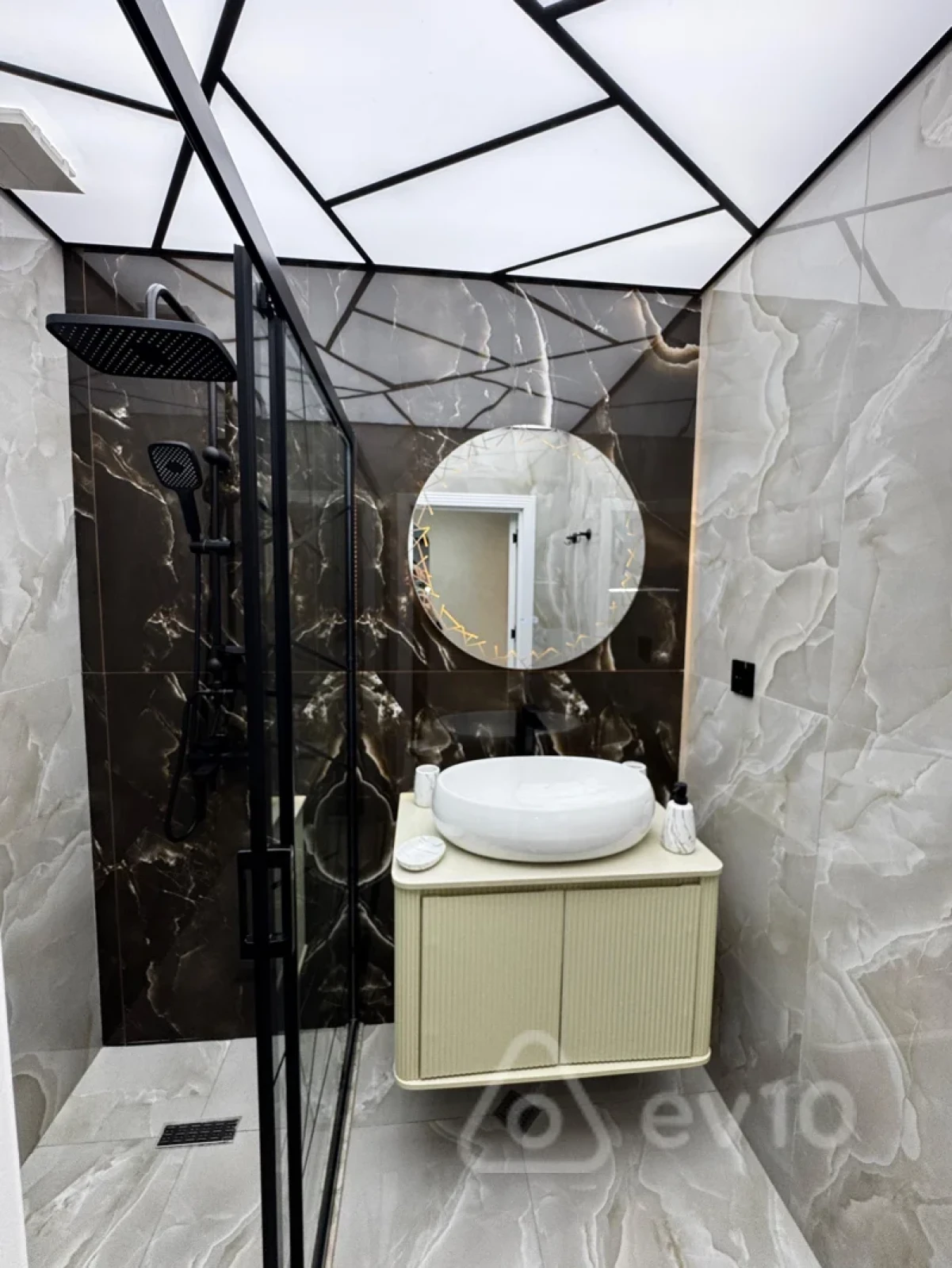 Satılır 2 otaqlı köhnə tikili 65 m²