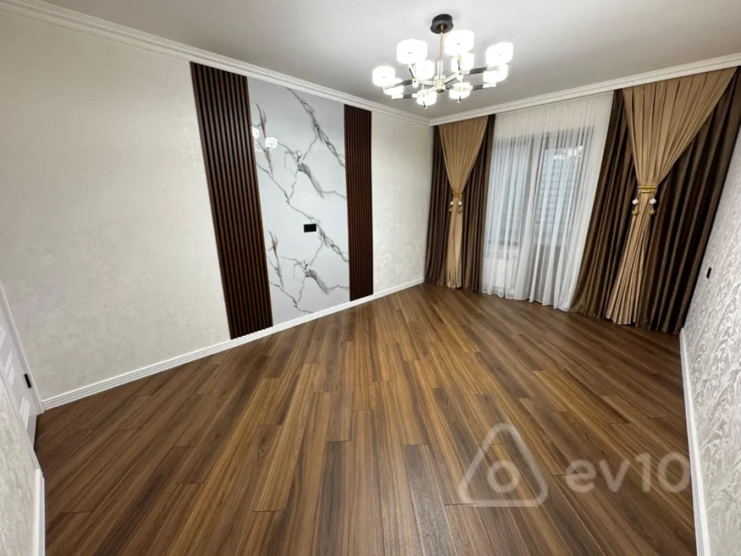 Satılır 2 otaqlı köhnə tikili 65 m²