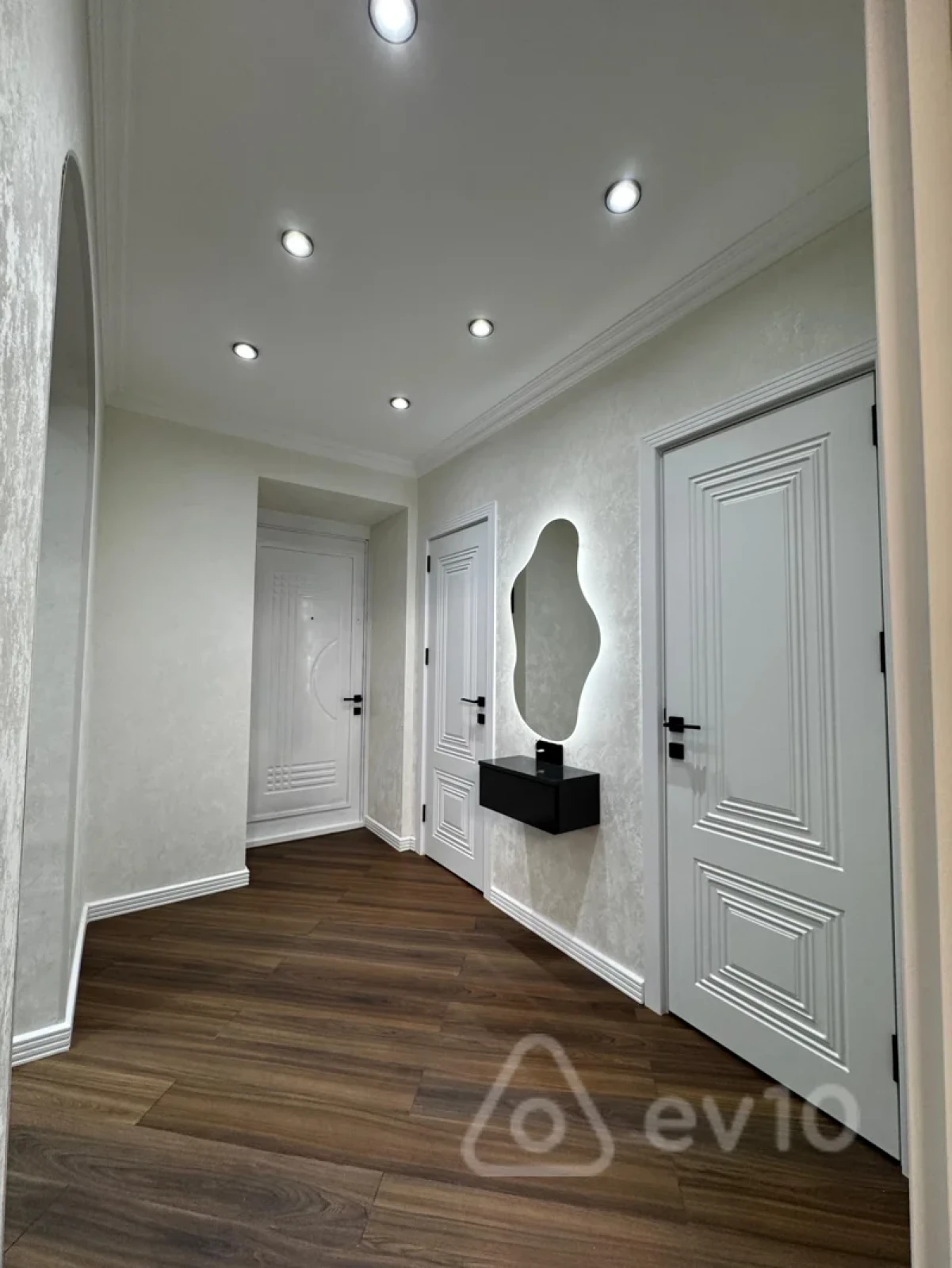 Satılır 2 otaqlı köhnə tikili 65 m²