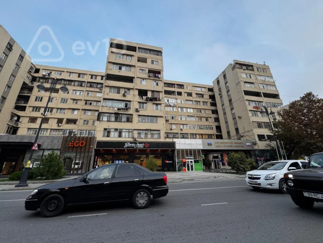Satılır 2 otaqlı köhnə tikili 65 m²