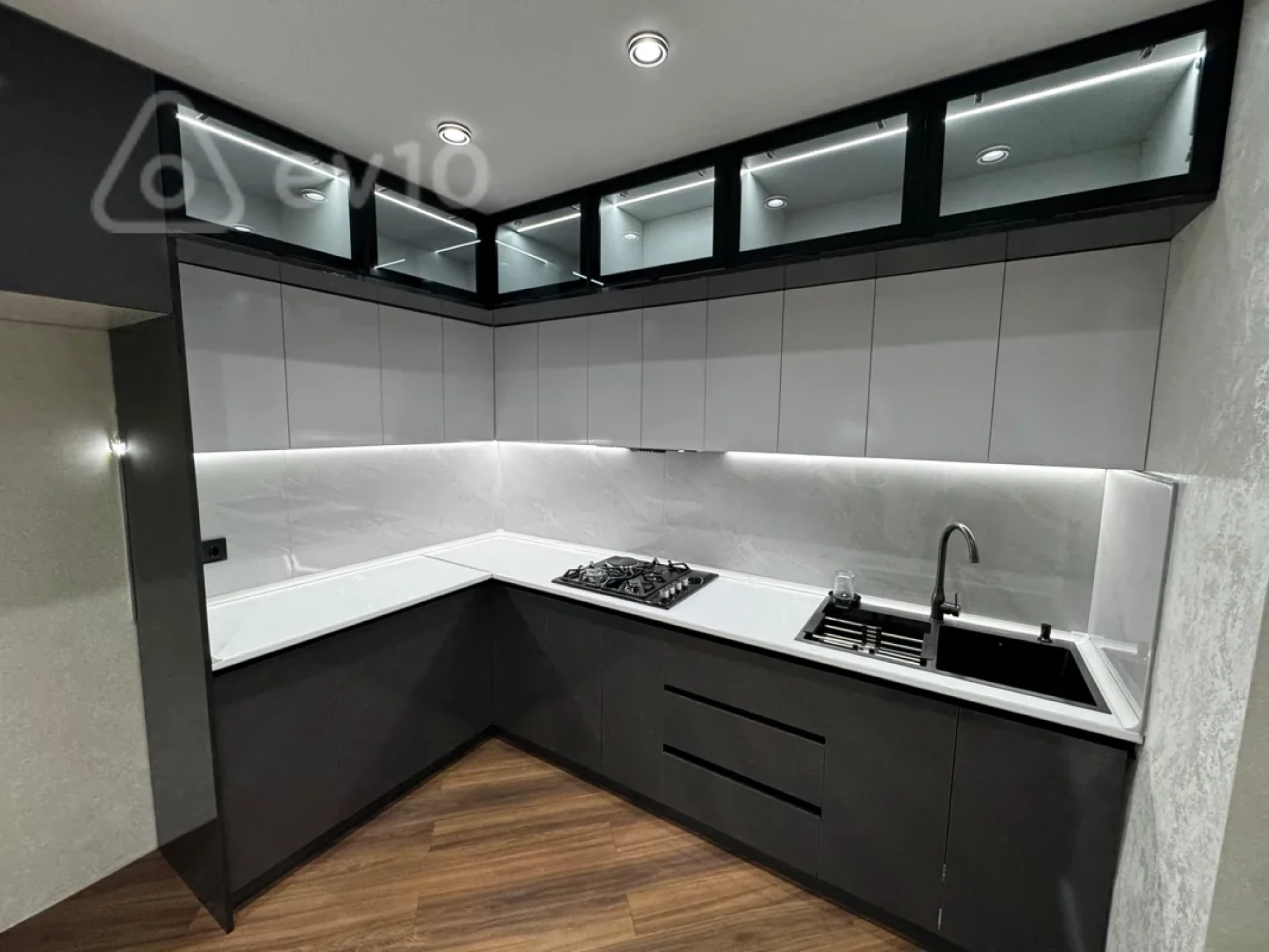 Satılır 2 otaqlı köhnə tikili 65 m²