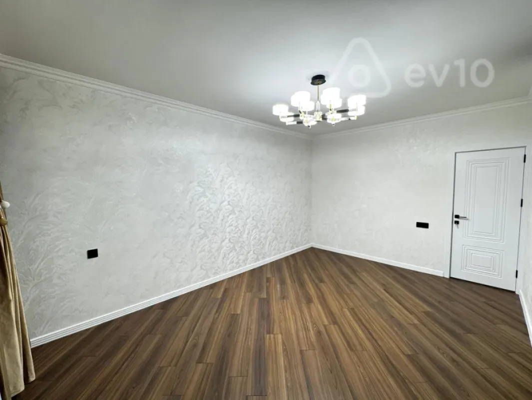 Satılır 2 otaqlı köhnə tikili 65 m²