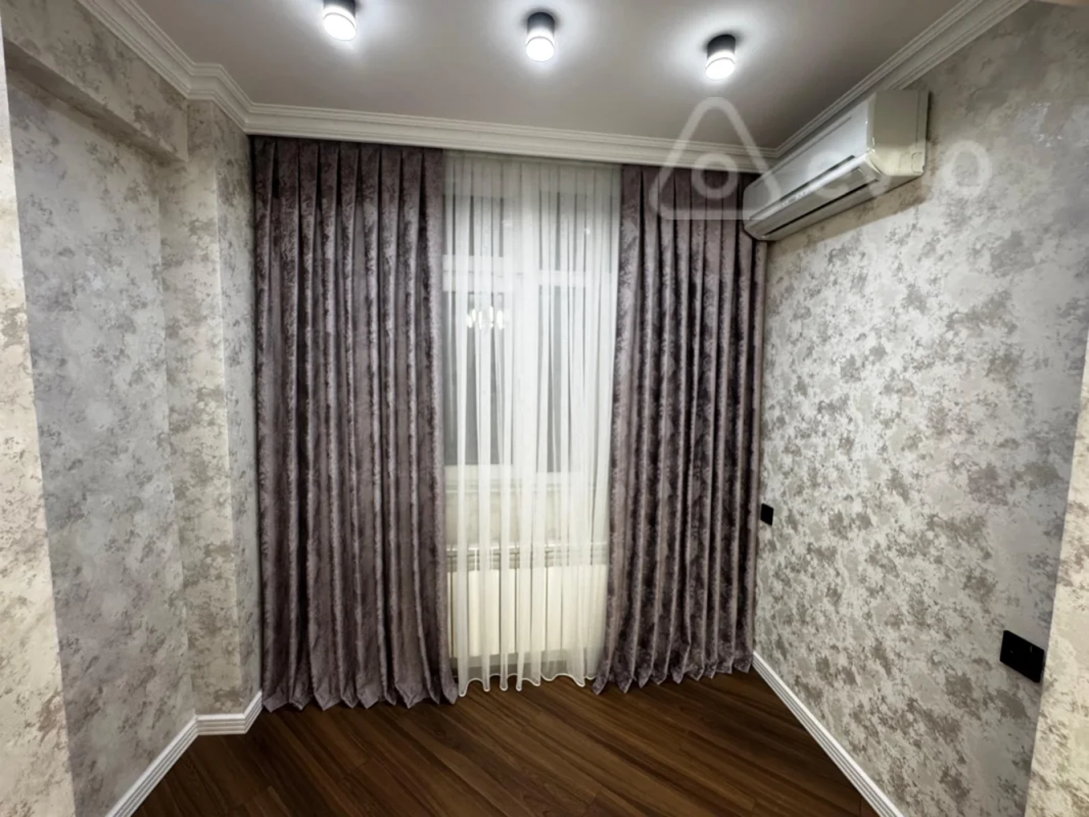 Satılır 2 otaqlı köhnə tikili 65 m²