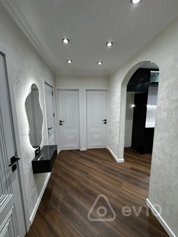 Satılır 2 otaqlı köhnə tikili 65 m²