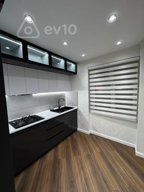 Satılır 2 otaqlı köhnə tikili 65 m²