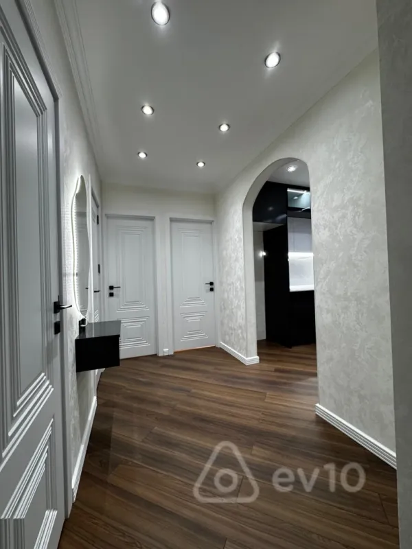 Satılır 2 otaqlı köhnə tikili 65 m²