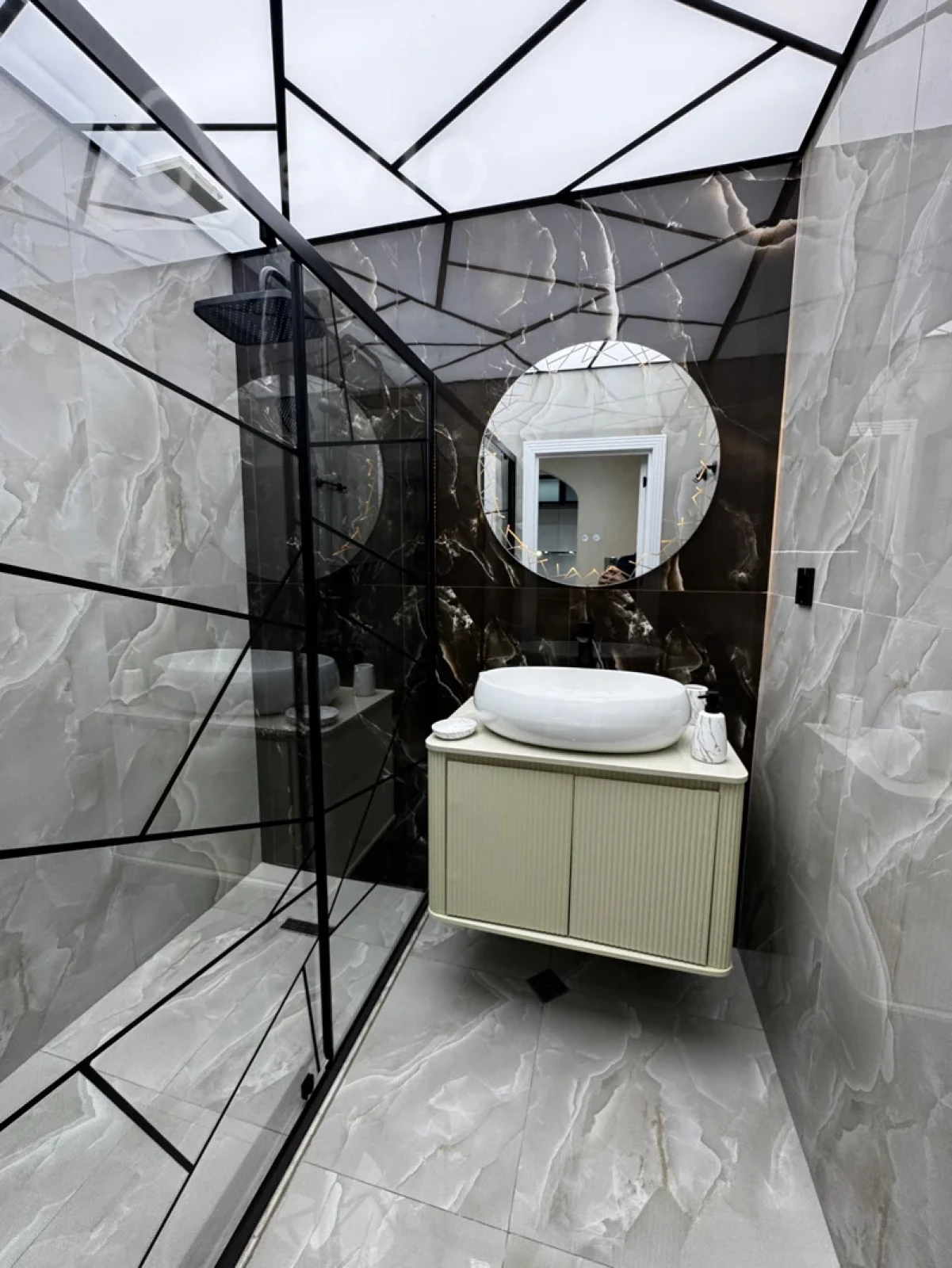 Satılır 2 otaqlı köhnə tikili 65 m²