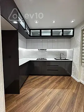 Satılır 2 otaqlı köhnə tikili 65 m²