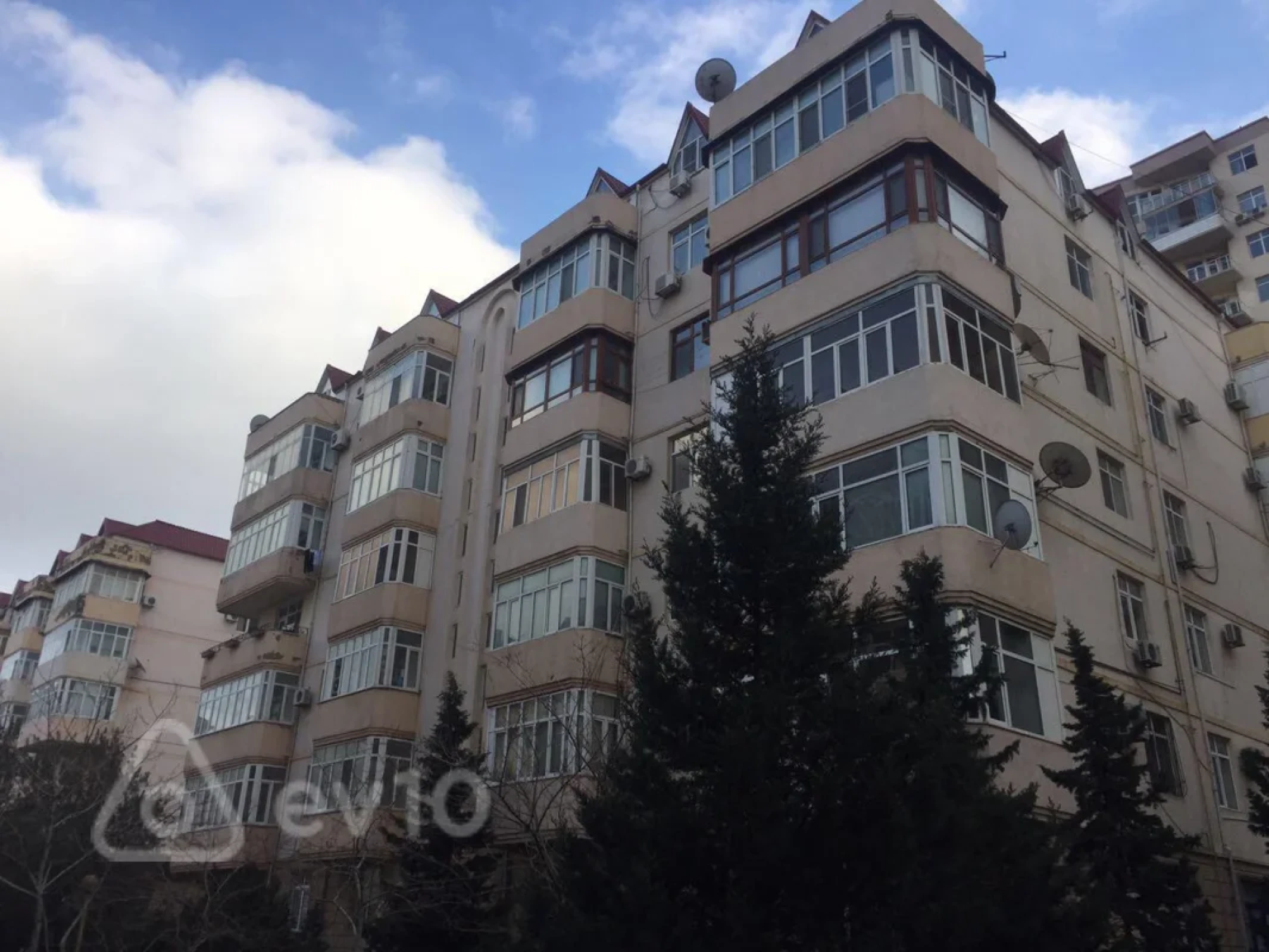 Kirayə verilir 3 otaqlı yeni tikili 170 m²