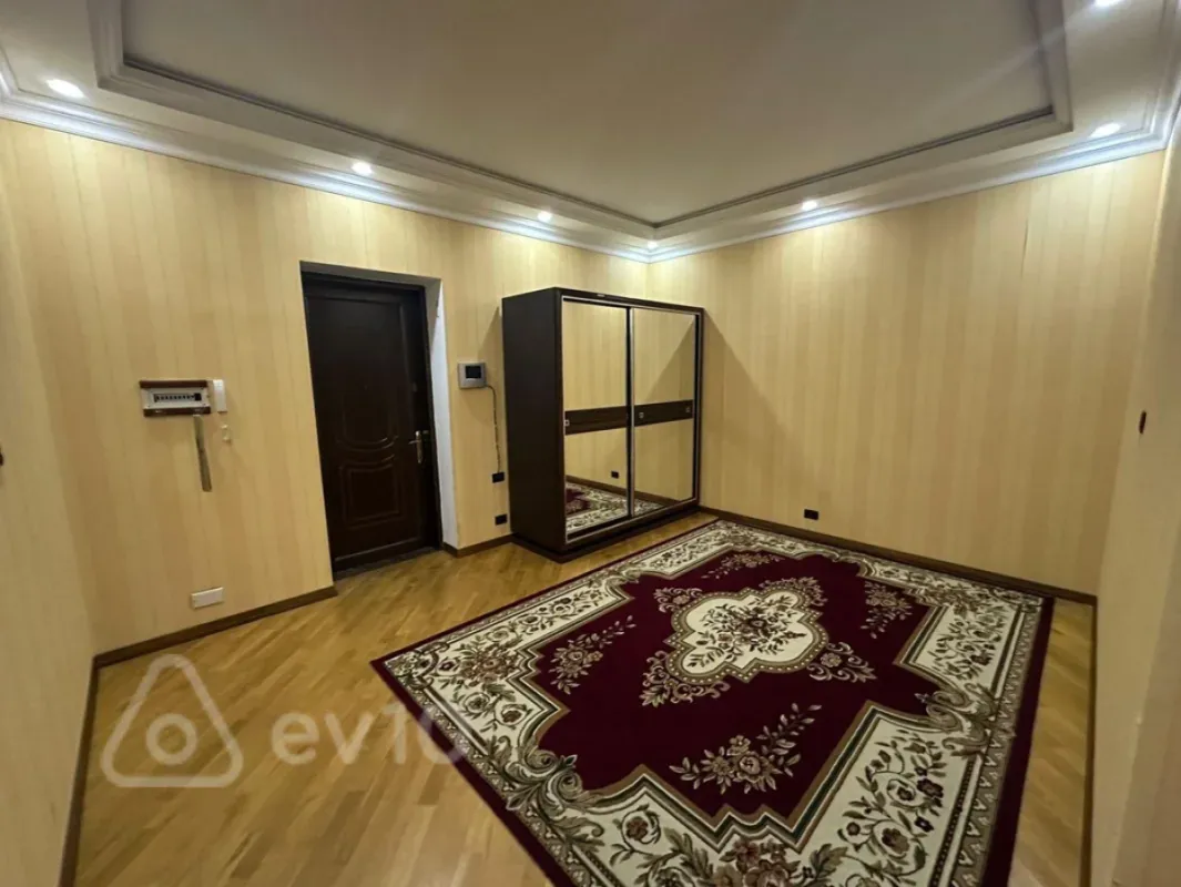 Kirayə verilir 3 otaqlı yeni tikili 170 m²