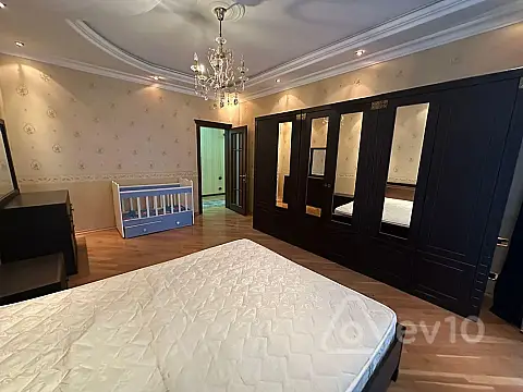 Kirayə verilir 3 otaqlı yeni tikili 170 m²