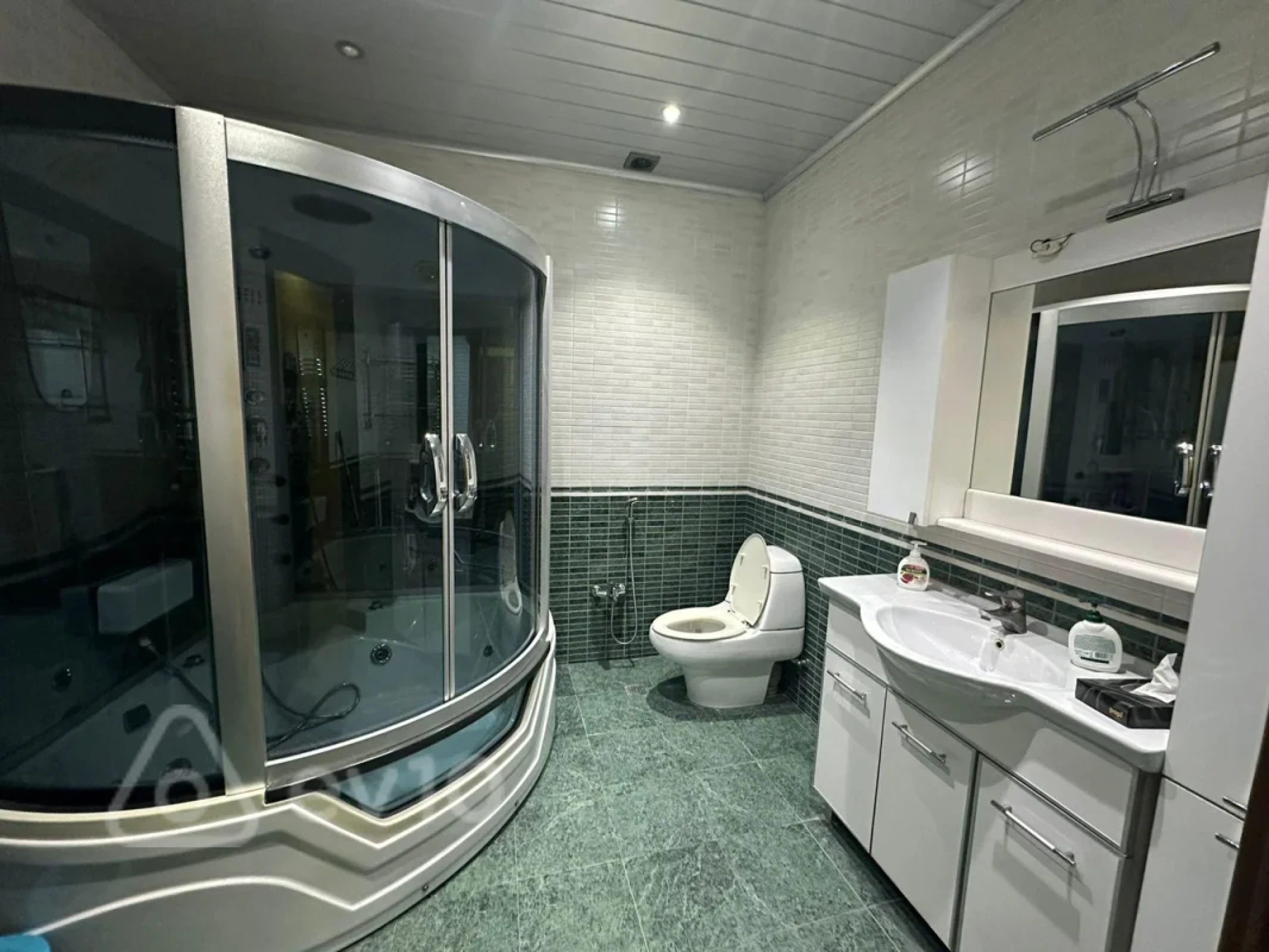 Kirayə verilir 3 otaqlı yeni tikili 170 m²