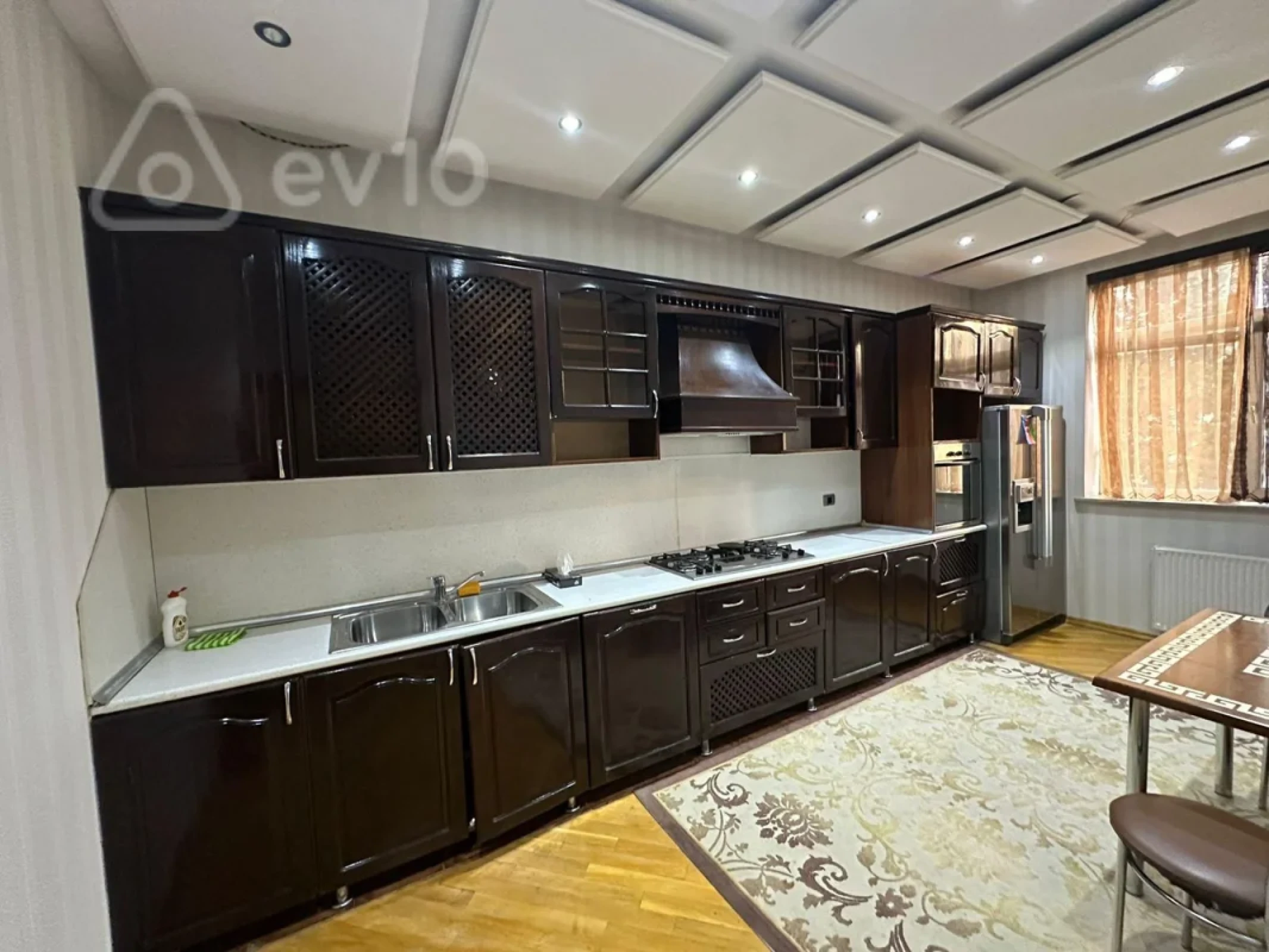 Kirayə verilir 3 otaqlı yeni tikili 170 m²