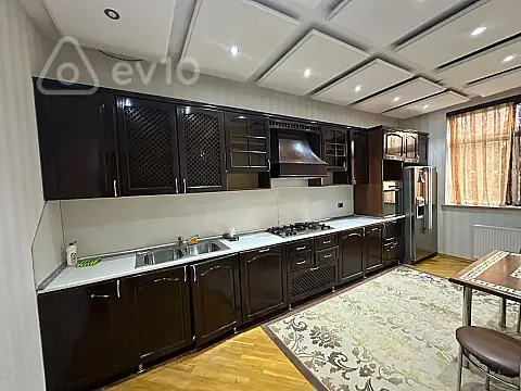 Kirayə verilir 3 otaqlı yeni tikili 170 m²