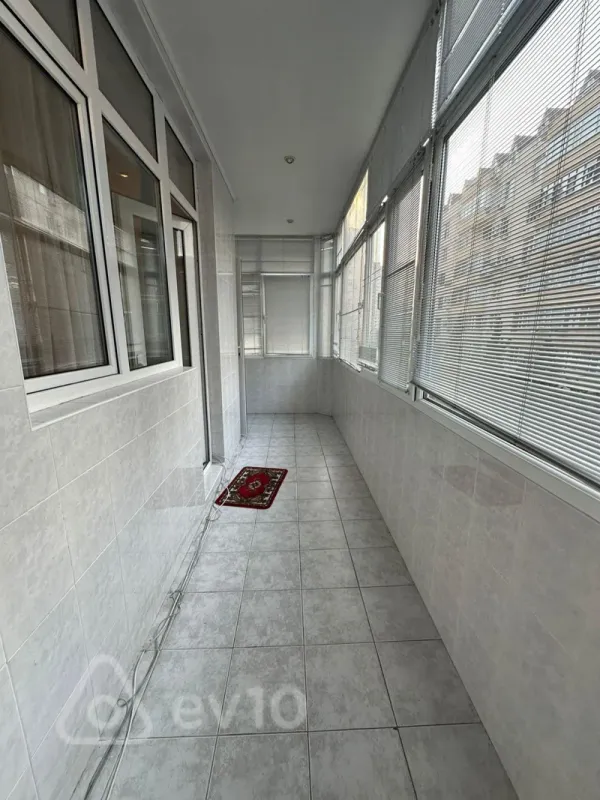 Kirayə verilir 3 otaqlı yeni tikili 170 m²