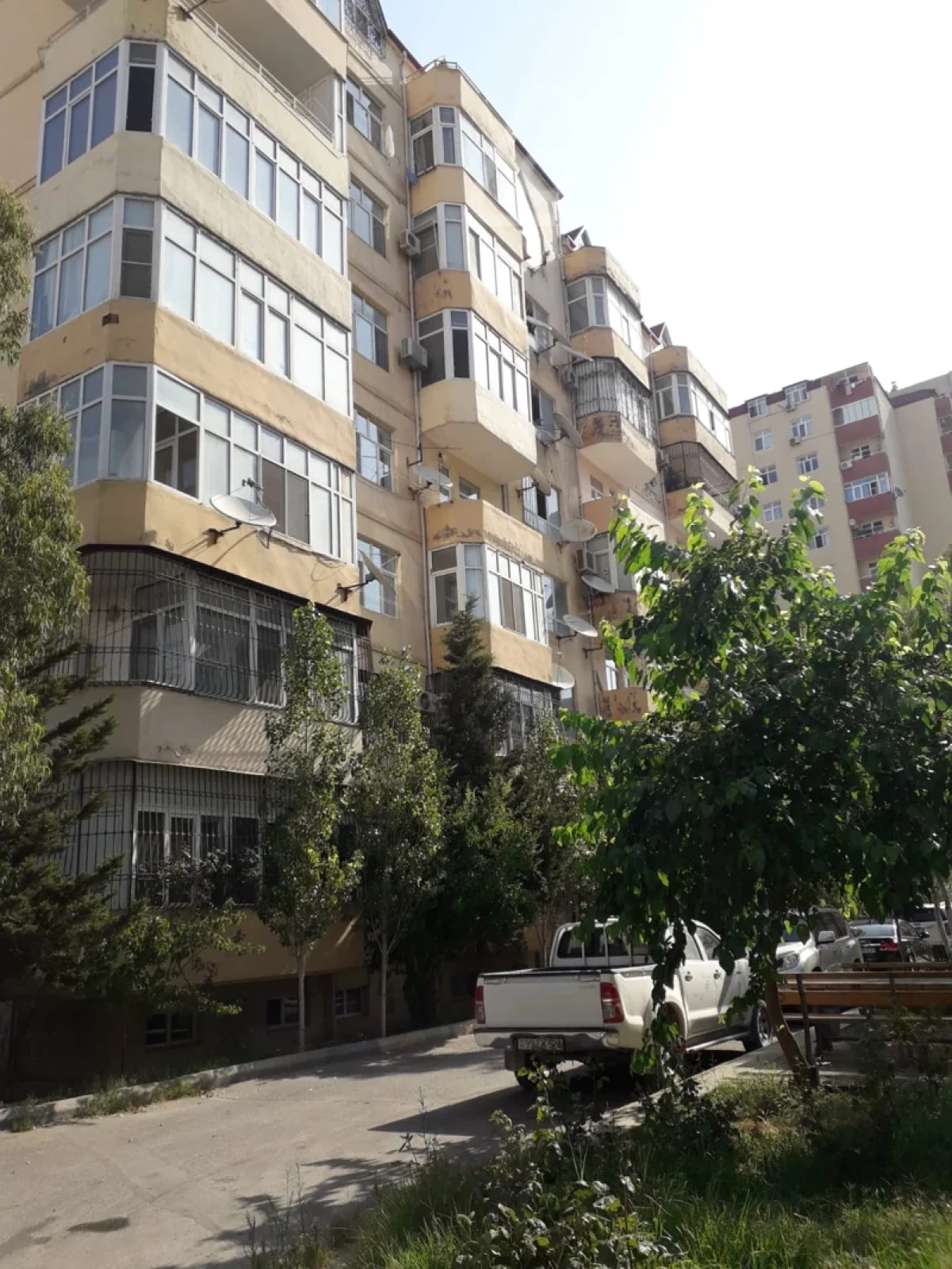 Kirayə verilir 3 otaqlı yeni tikili 170 m²