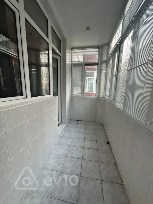 Kirayə verilir 3 otaqlı yeni tikili 170 m²