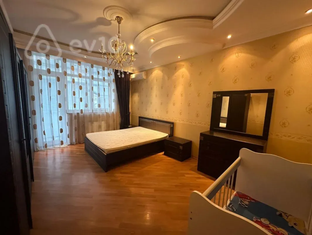 Kirayə verilir 3 otaqlı yeni tikili 170 m²