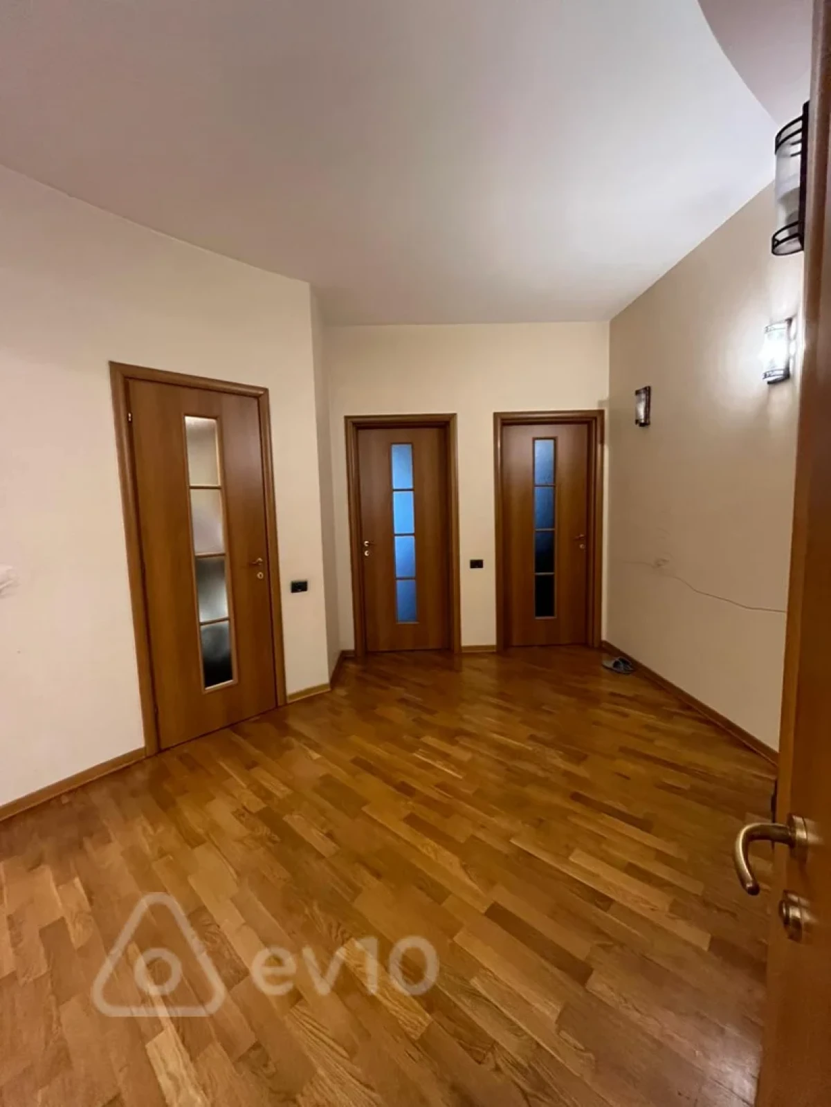 Satılır 3 otaqlı yeni tikili 185 m²