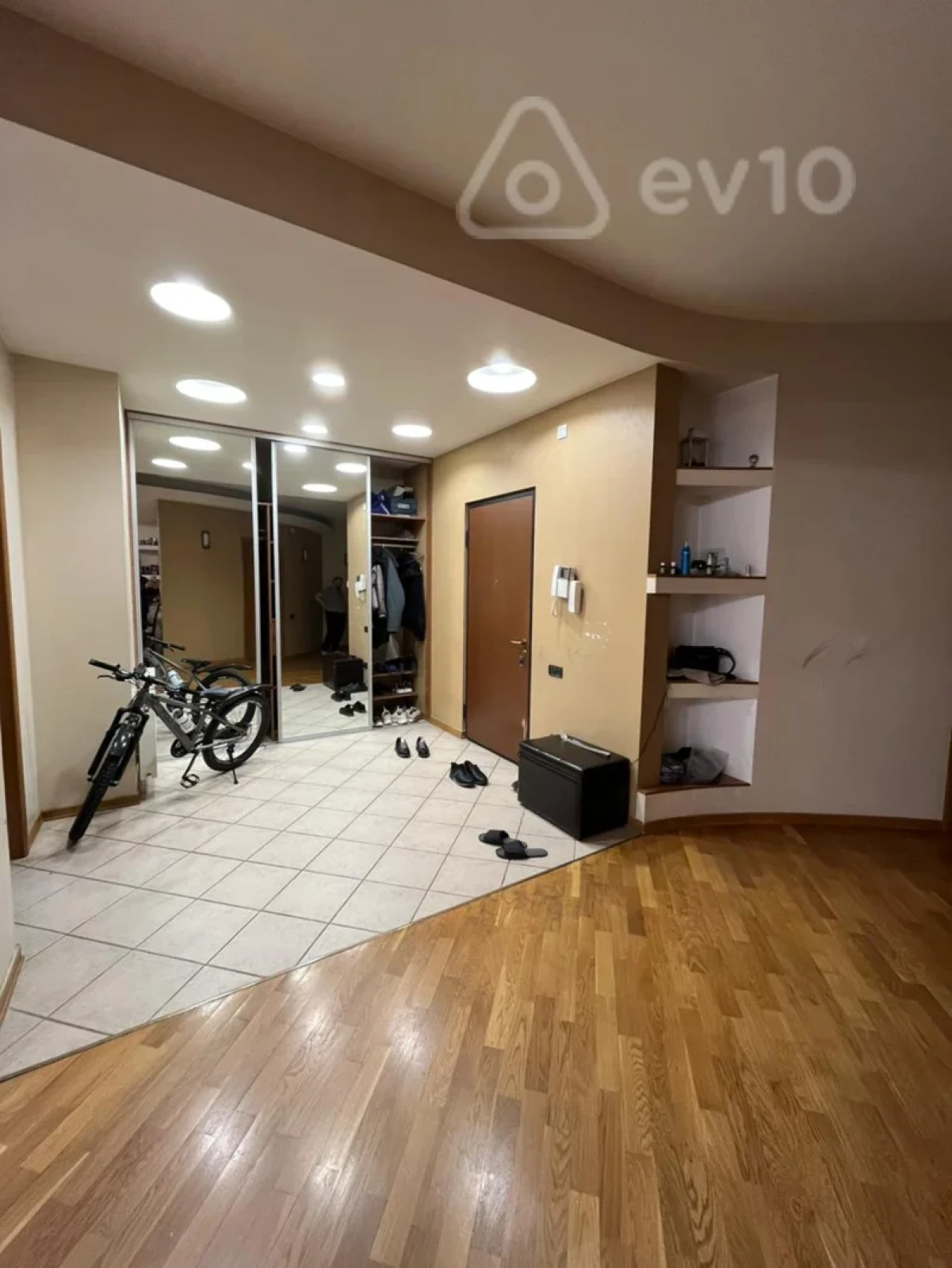 Satılır 3 otaqlı yeni tikili 185 m²