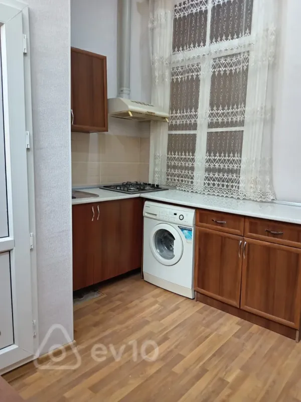 Kirayə verilir 1 otaqlı köhnə tikili 50 m²
