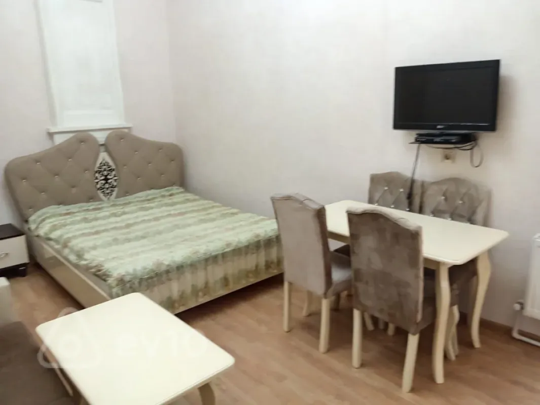 Kirayə verilir 1 otaqlı köhnə tikili 50 m²