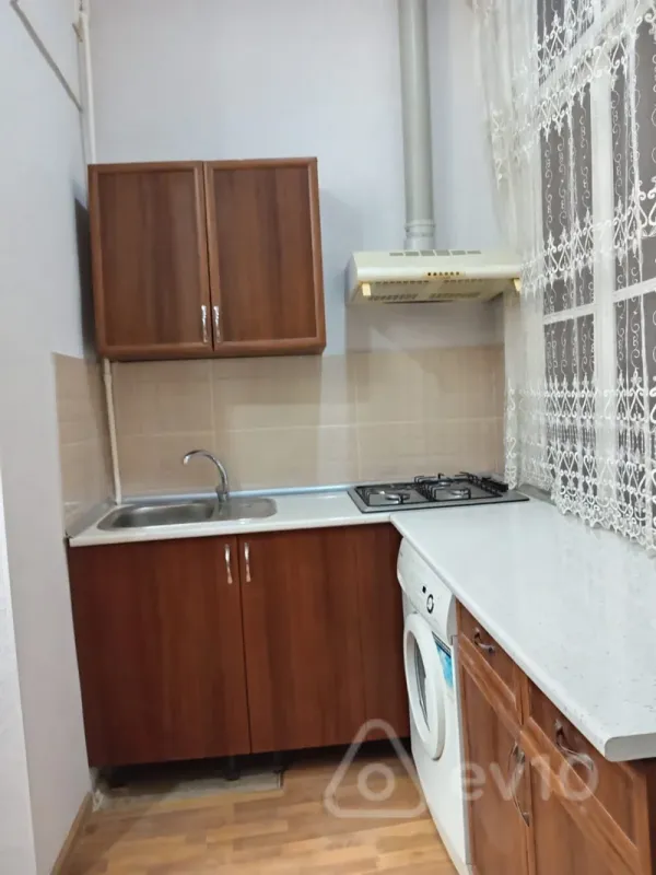 Kirayə verilir 1 otaqlı köhnə tikili 50 m²
