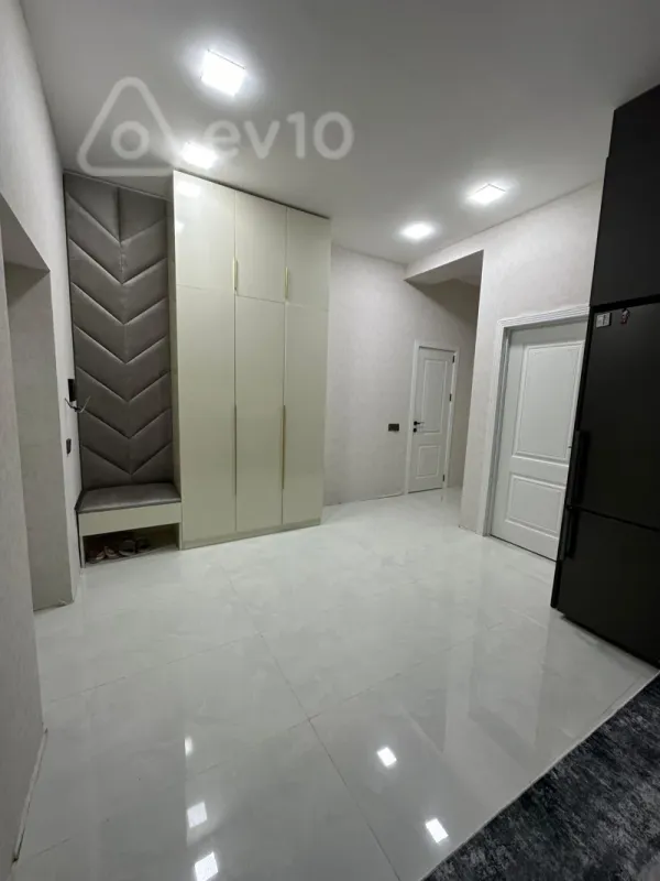 Satılır 2 otaqlı yeni tikili 72 m²