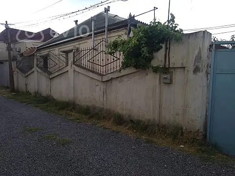 Satılır 4 otaqlı həyət evi 100 m²