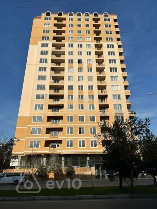 Satılır 3 otaqlı yeni tikili 130 m²
