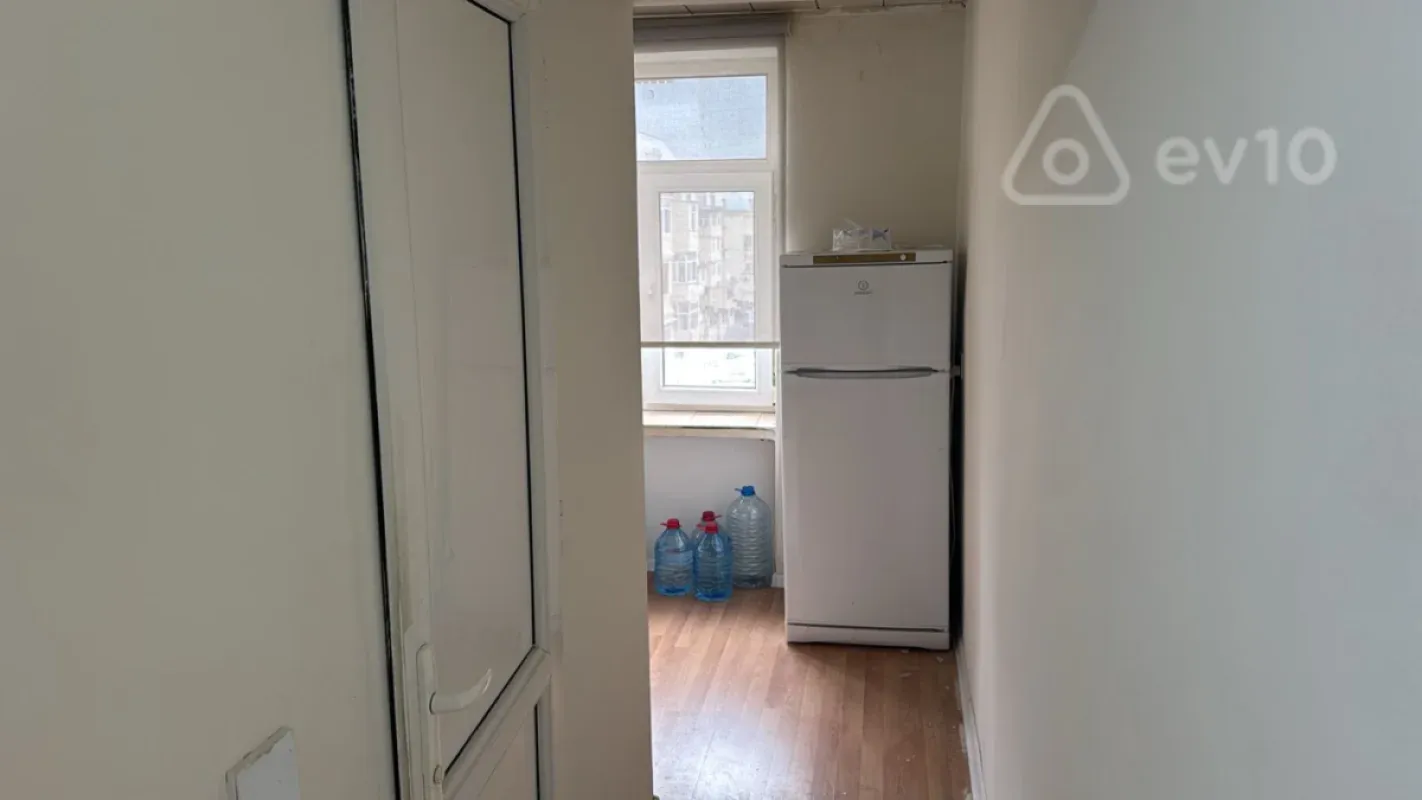 Kirayə verilir 2 otaqlı köhnə tikili 55 m²