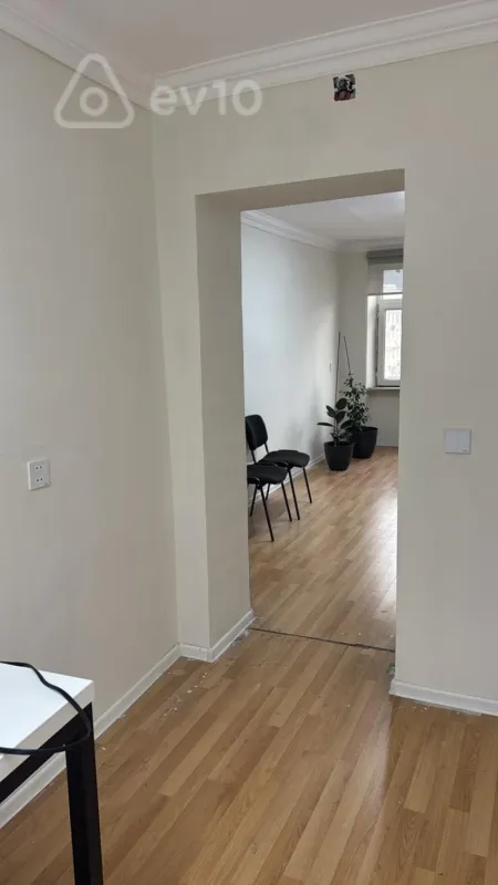 Kirayə verilir 2 otaqlı köhnə tikili 55 m²