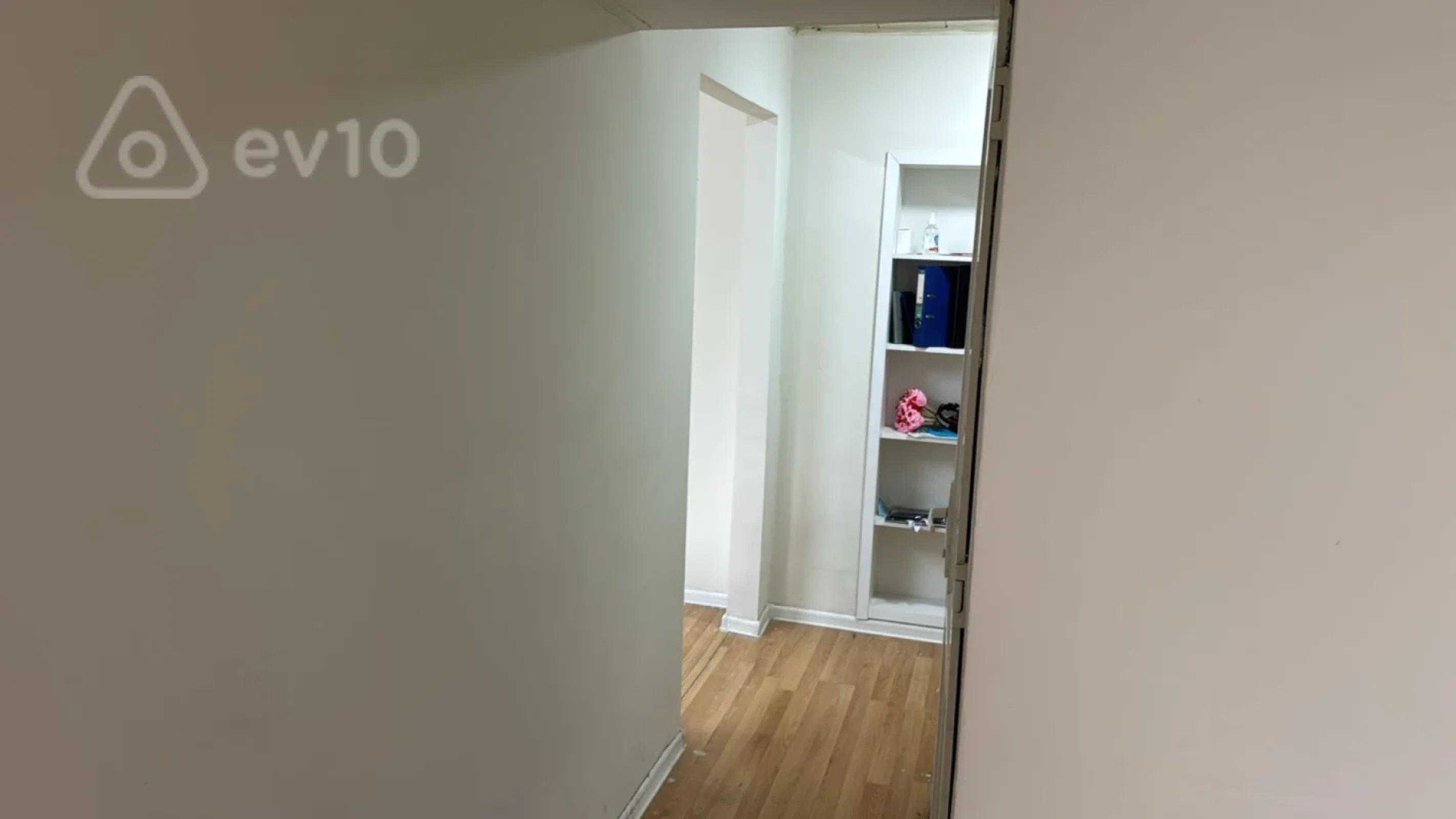 Kirayə verilir 2 otaqlı köhnə tikili 55 m²