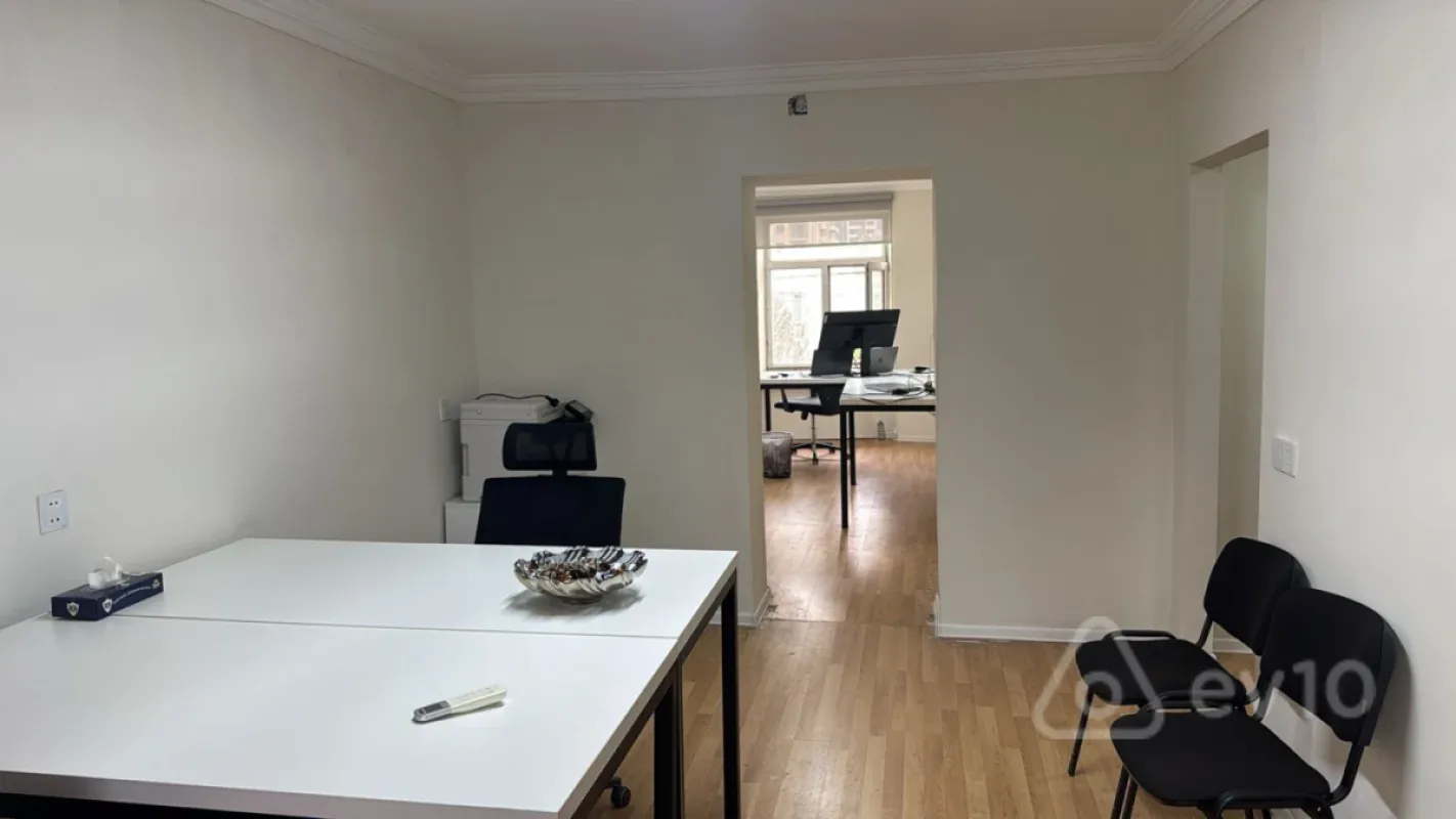 Kirayə verilir 2 otaqlı köhnə tikili 55 m²