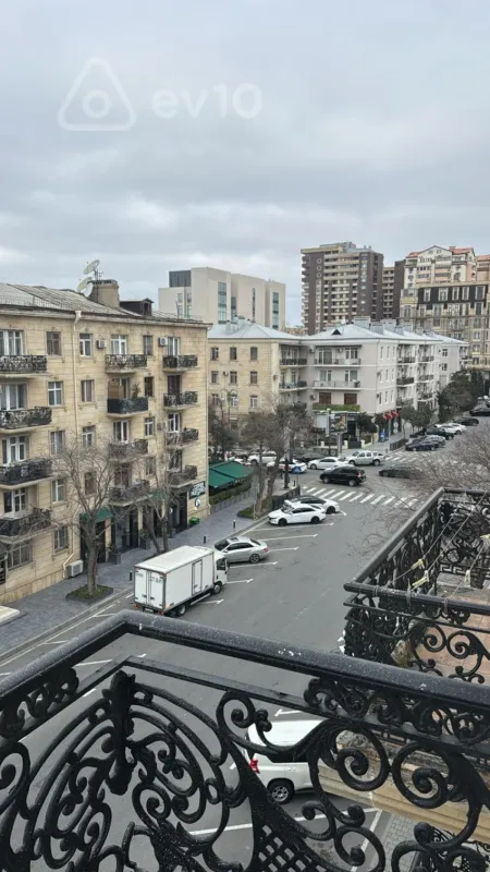 Kirayə verilir 2 otaqlı köhnə tikili 55 m²