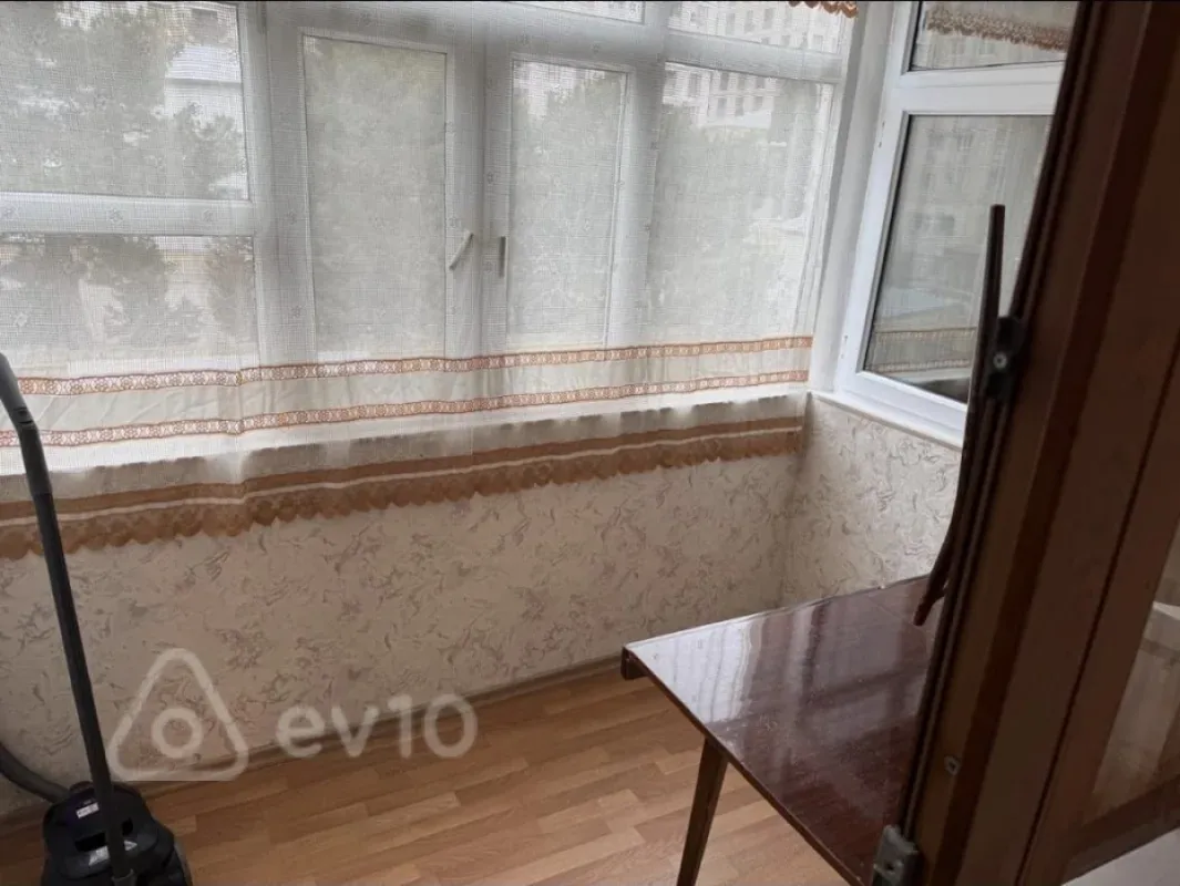 Kirayə verilir 3 otaqlı köhnə tikili 66 m²