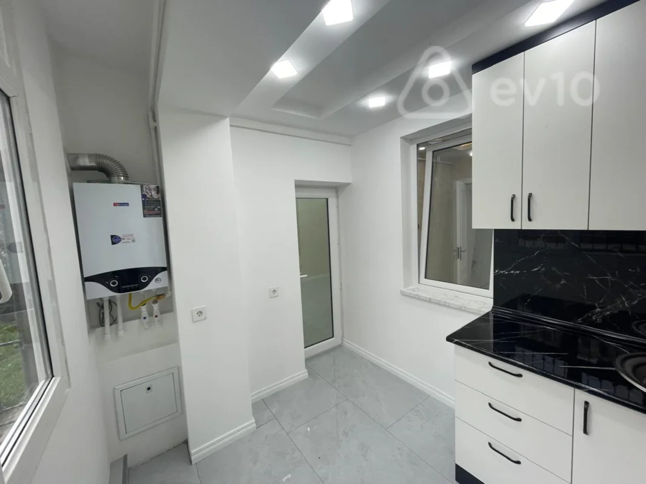 Satılır 3 otaqlı köhnə tikili 65 m²