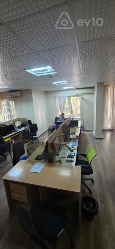 Satılır mənzil 215 m²