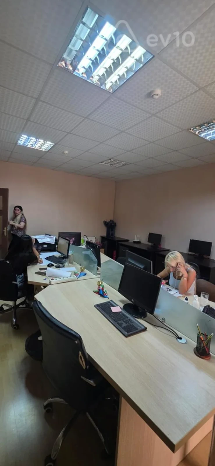 Satılır mənzil 215 m²