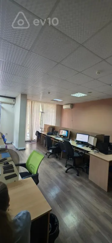 Satılır mənzil 215 m²