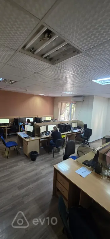 Satılır mənzil 215 m²