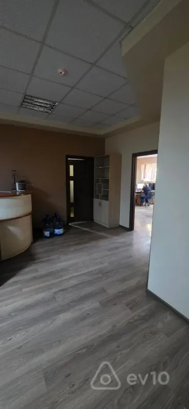 Satılır mənzil 215 m²