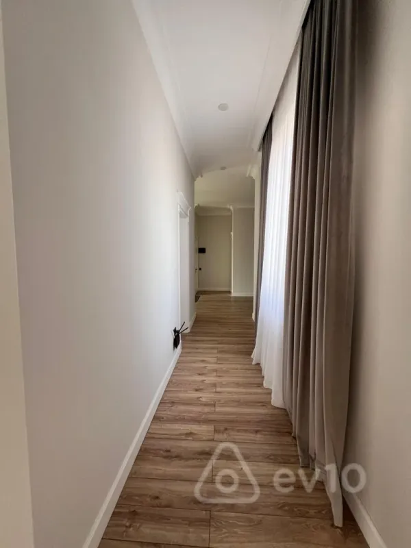 Satılır 4 otaqlı həyət evi 350 m²