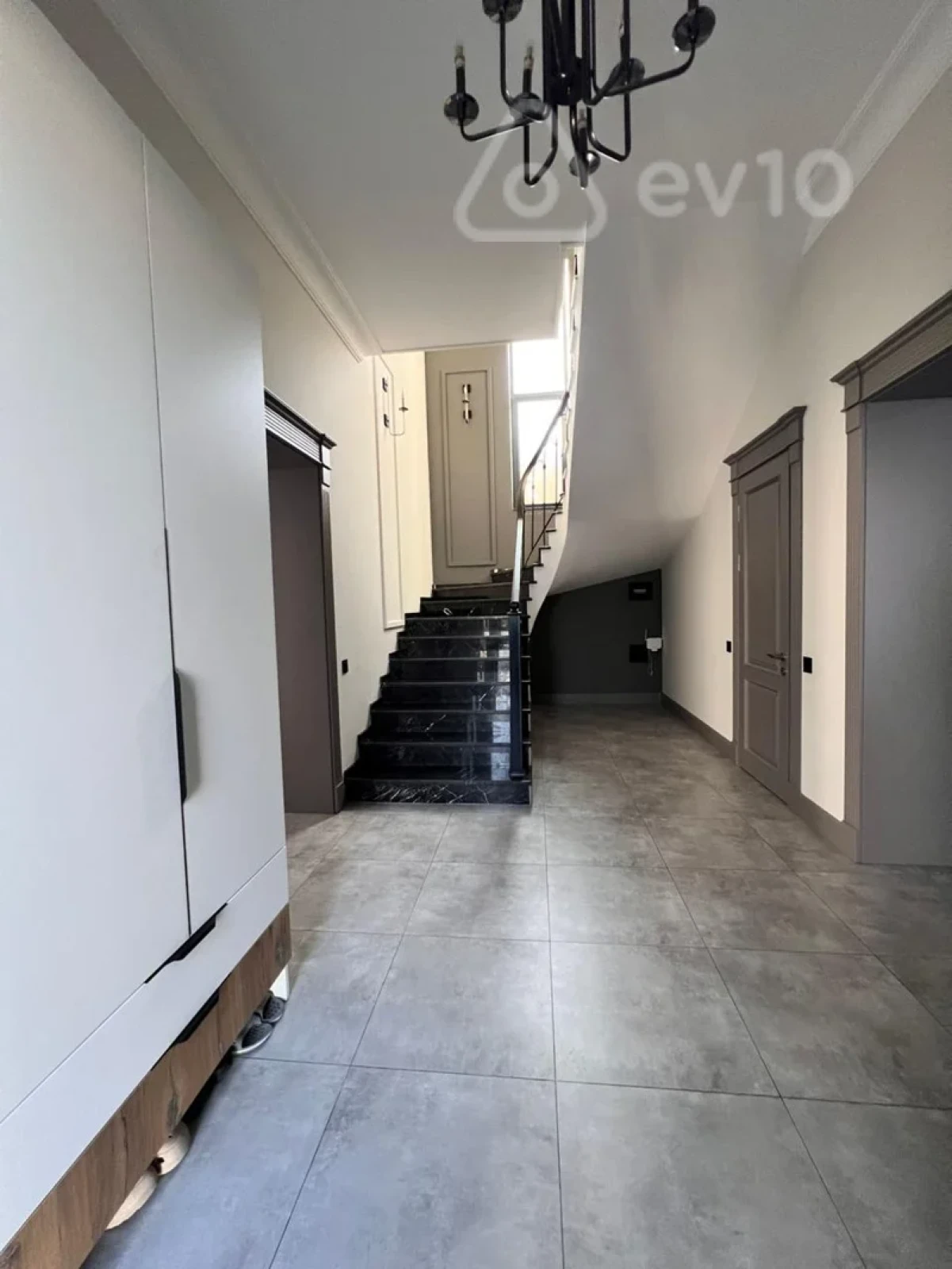 Satılır 4 otaqlı həyət evi 350 m²