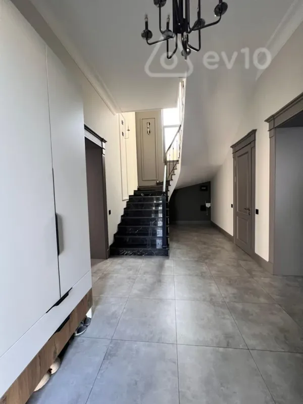 Satılır 4 otaqlı həyət evi 350 m²