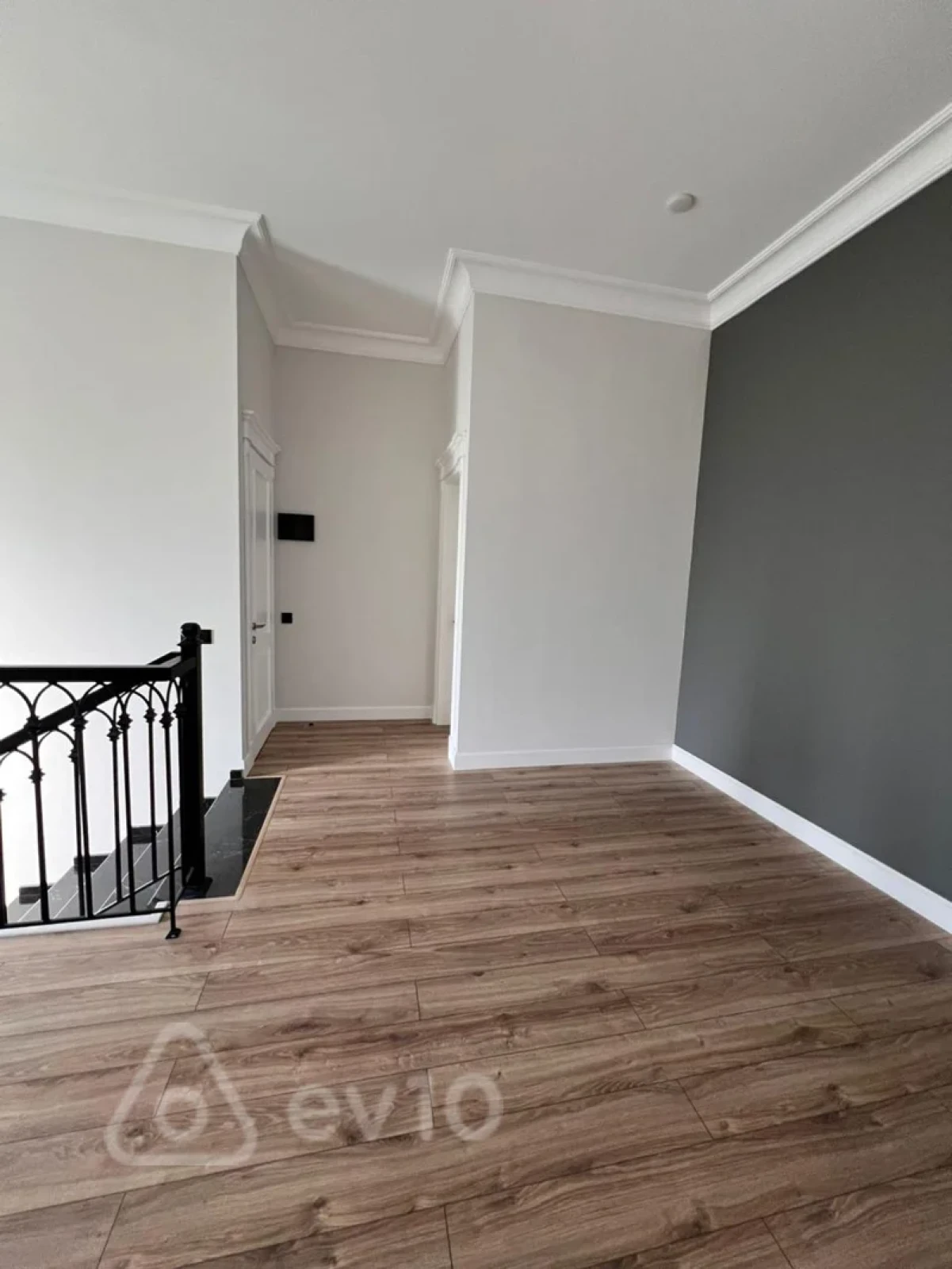 Satılır 4 otaqlı həyət evi 350 m²