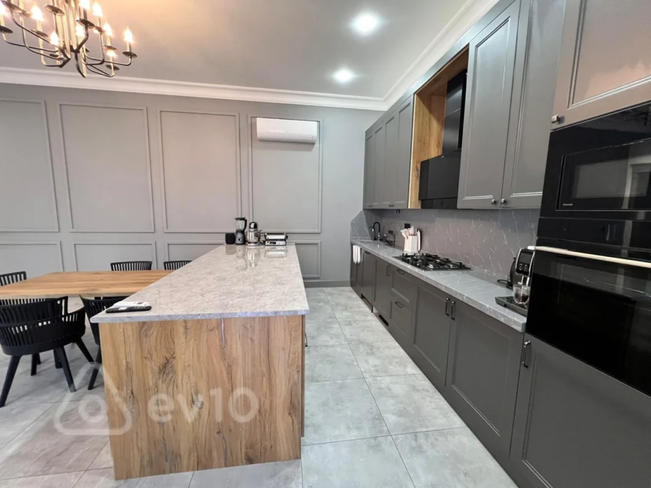 Satılır 4 otaqlı həyət evi 350 m²