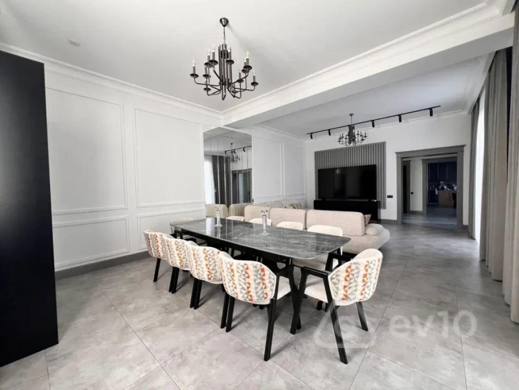 Satılır 4 otaqlı həyət evi 350 m²