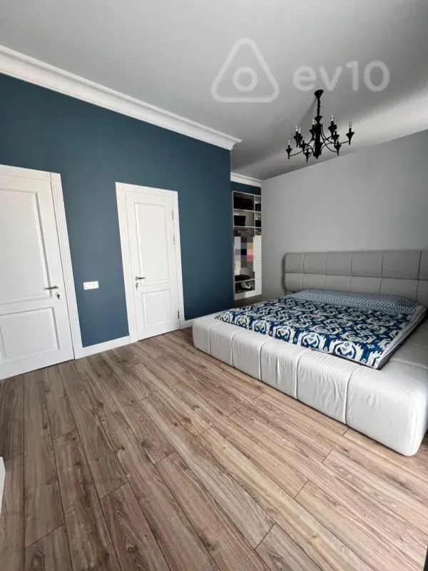 Satılır 4 otaqlı həyət evi 350 m²