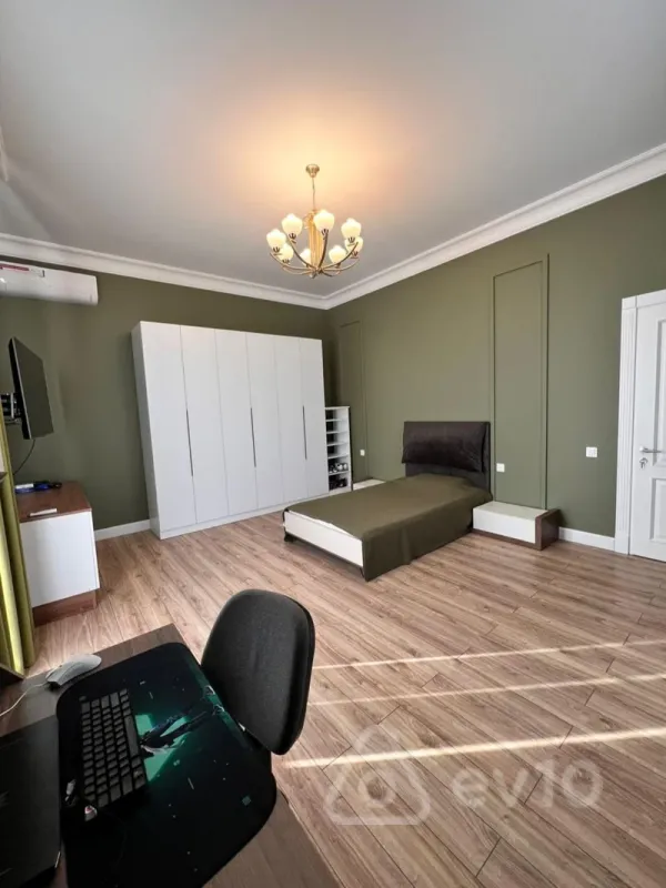 Satılır 4 otaqlı həyət evi 350 m²